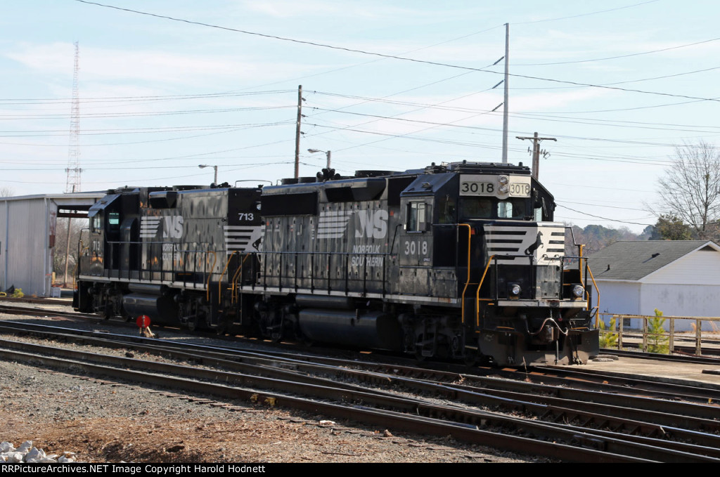 NS 3018 & 713 sit in Glenwood Yard